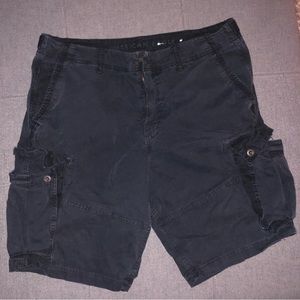 American Eagle black cargo shorts